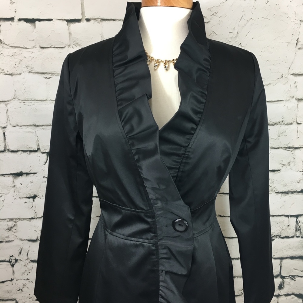 Beautiful WHBM Black Ruffle Button Jacket Size 4 - Picture 3 of 8